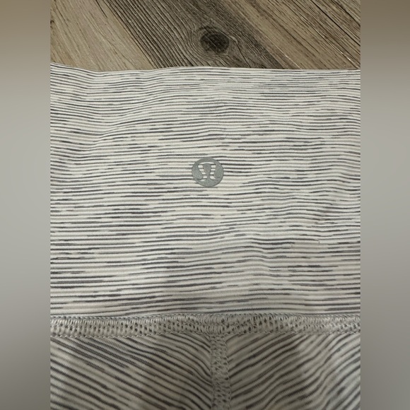 Lululemon Wunder Under High Rise 25” Luxtreme Leggings - Picture 6 of 9